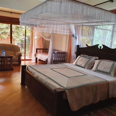 The Palms Beach Hotel And Restaurant Limited Entebbe Dış mekan fotoğraf
