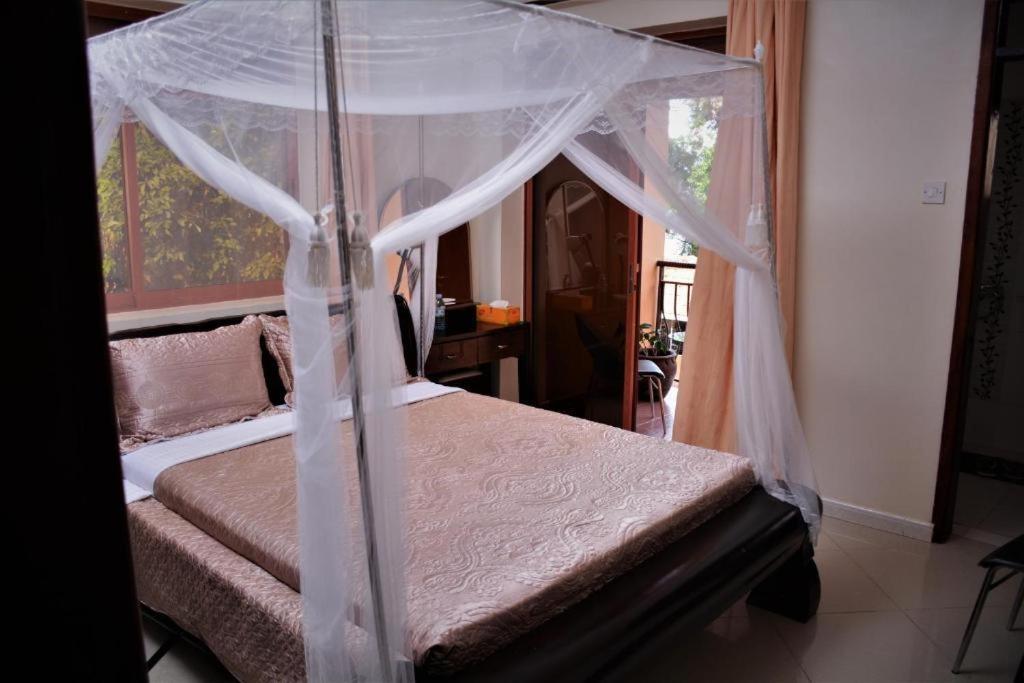 The Palms Beach Hotel And Restaurant Limited Entebbe Dış mekan fotoğraf